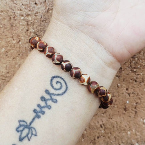 Handcrafted Tibetan Agate bracelet to centre energy and calm the mind.