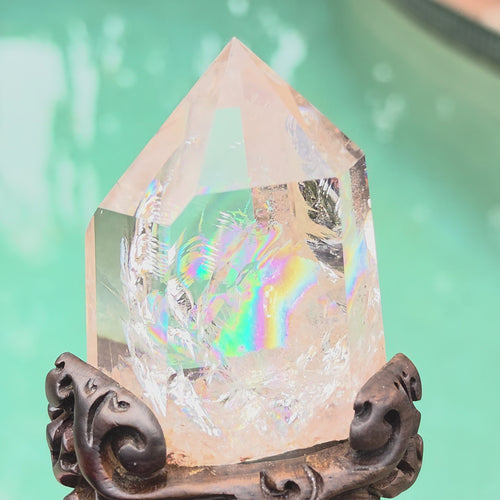 Brazilian Clear Quartz Generator on Stand | Rainbow Spectrum